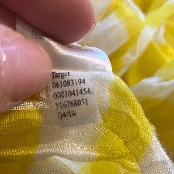 🔥 SALE!!  Target Yellow and White Striped Scarf - Picture 2 of 5